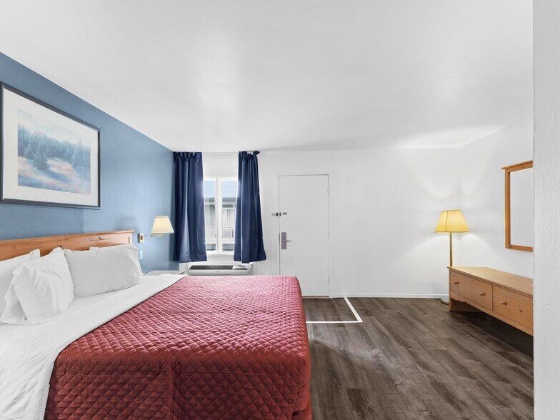 More Photos Of 935 9th Ave, Sidney Hotel For Sale