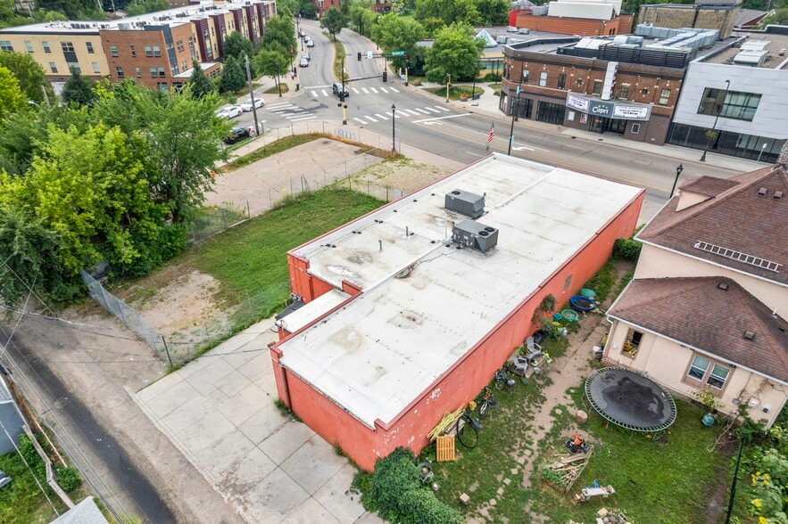 More Photos Of 2038 W Broadway Ave, Minneapolis Storefront For Sale