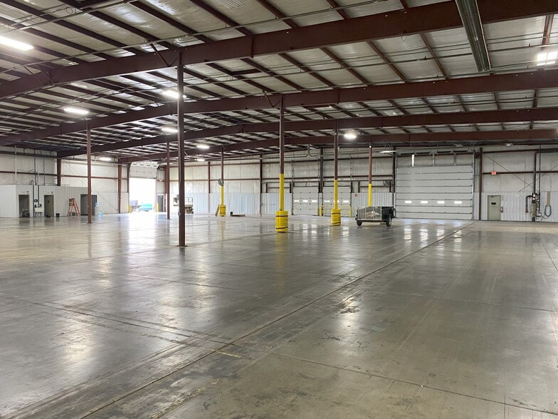 More Photos Of 501 North Pky, West Unity Warehouse For Lease