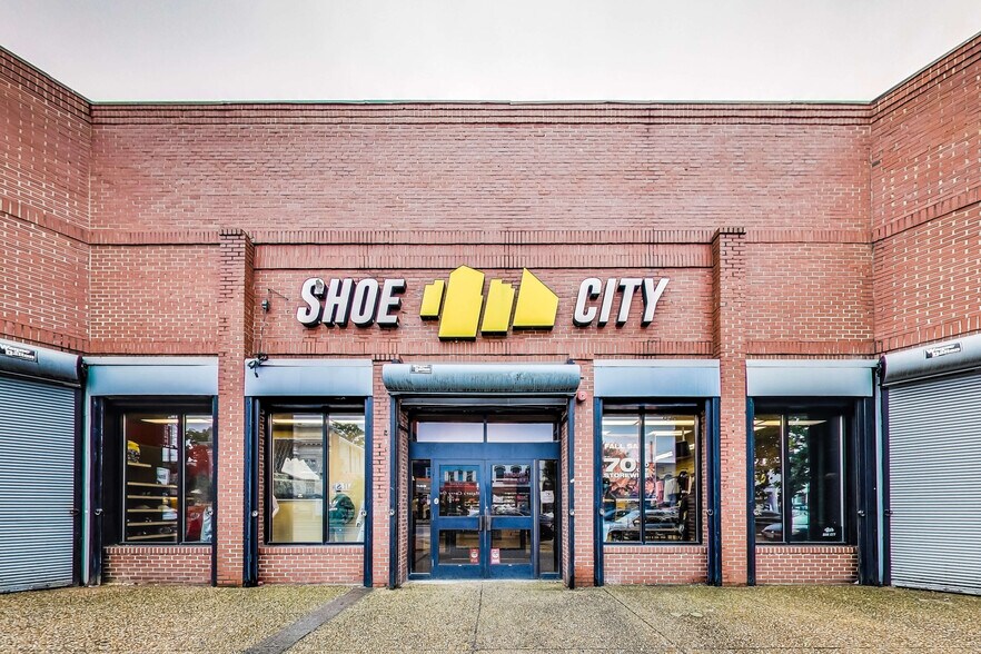 More Photos Of 717 H St NE, Washington Storefront For Lease