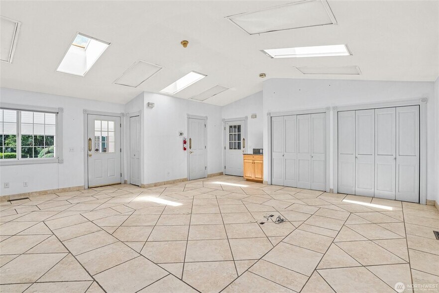 More Photos Of 1026 Alder St, Centralia Office Residential For Sale