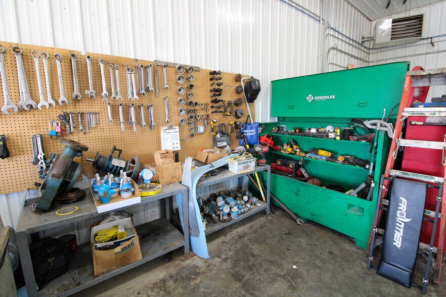 More Photos Of 5640 44th Ave S, Clinton Industrial For Sale