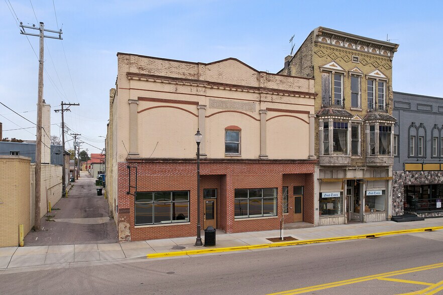 More Photos Of 307-309 Dewitt St, Portage Restaurant For Sale