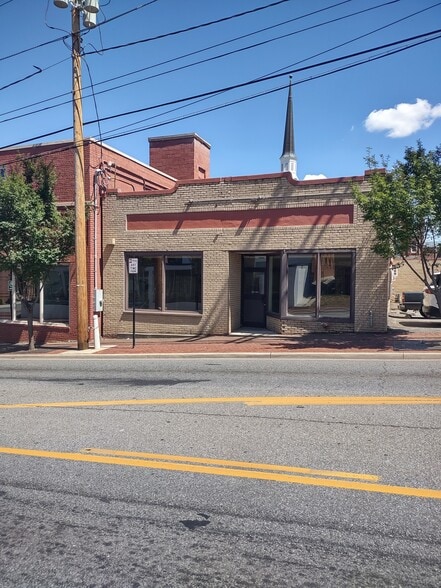 More Photos Of 400 5th St, Lynchburg Storefront For Lease