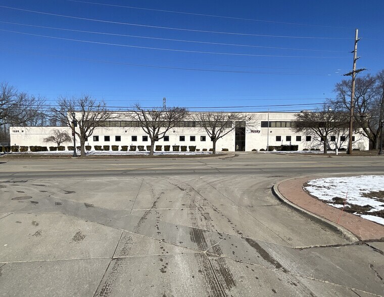 Primary Photo Of 1225 E West Maple Rd, Walled Lake Manufacturing For Sale