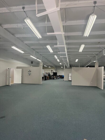 More Photos Of 3905 Radio Rd, Naples Warehouse For Sale