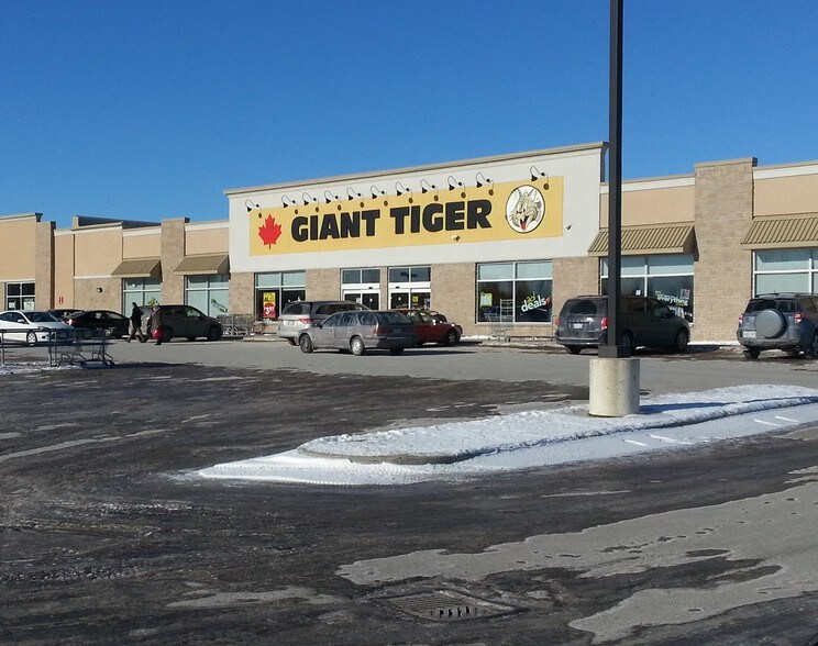 More Photos Of 320-324 Coleman St, Carleton Place General Retail For Lease