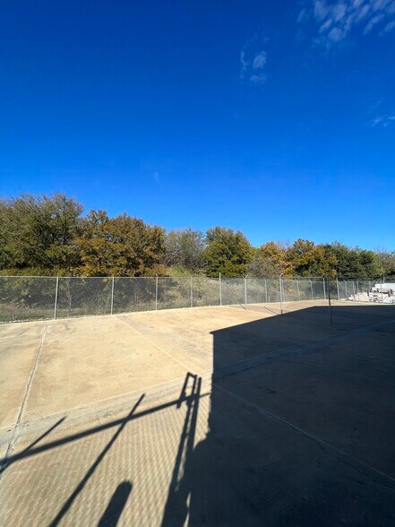 More Photos Of 3111 IH 30, Dallas Light Distribution For Lease