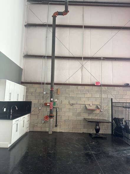 More Photos Of 161 Commerce Rd, Boynton Beach Warehouse For Sale