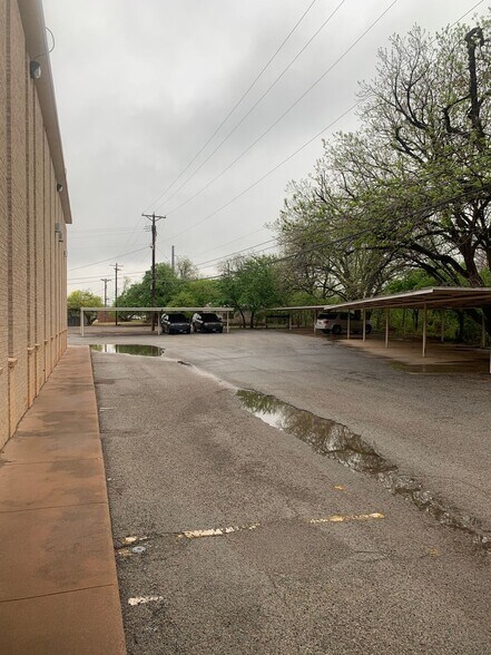 More Photos Of 598 Westwood Dr, Abilene Office For Lease