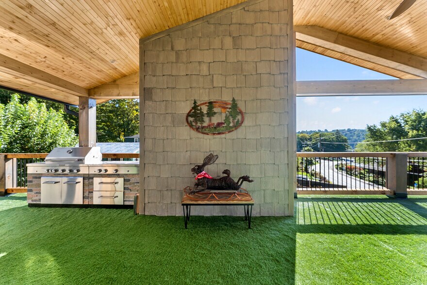 More Photos Of 870 Main St, Blowing Rock Restaurant For Sale