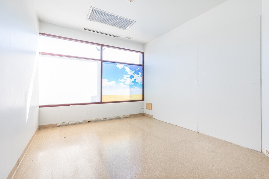 More Photos Of 1080 Corporate Blvd, Aurora Warehouse For Sale