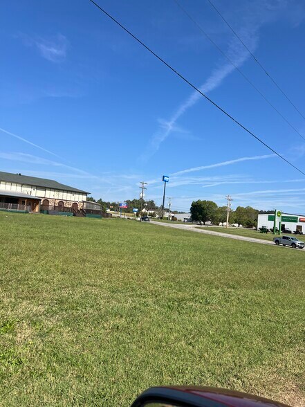 More Photos Of 735 Interstate Dr, Manchester Land For Lease