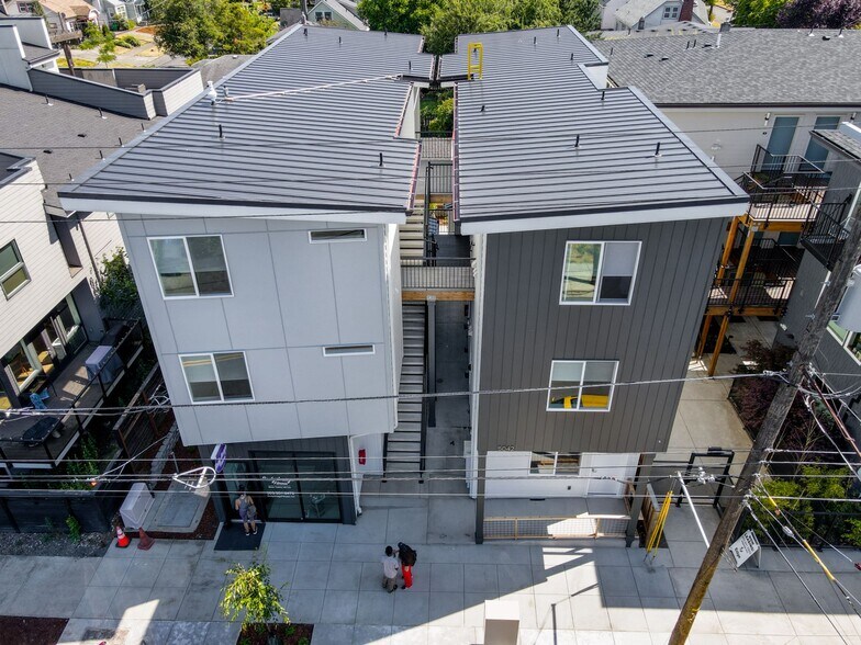 More Photos Of 5042 NE Fremont St, Portland Apartments For Sale