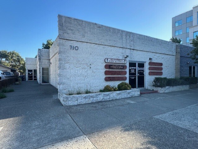 Primary Photo Of 710 Missouri St, Fairfield Office For Sale