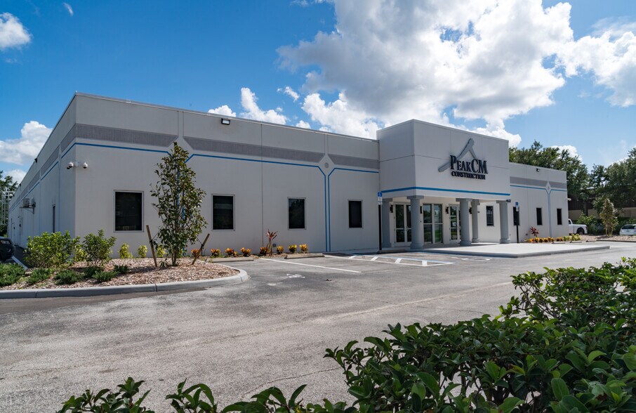 More Photos Of 4632 36th St, Orlando Showroom For Lease