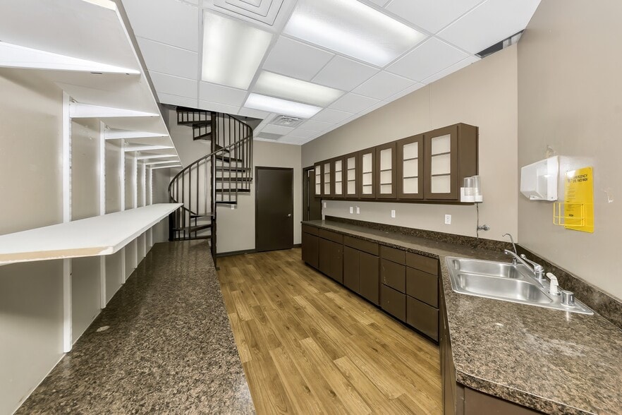 More Photos Of 2628 Matlock Rd, Arlington Medical For Sale