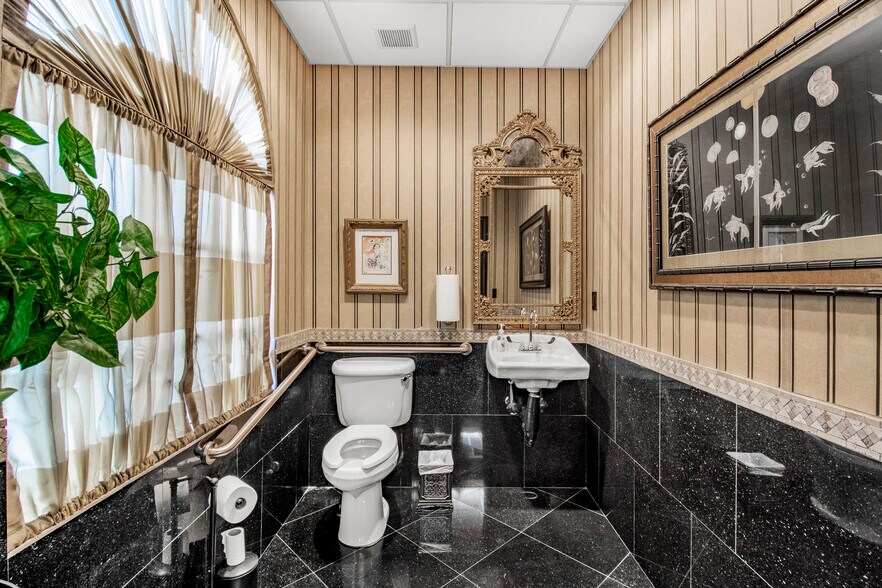 More Photos Of 71 NE 27th Ave, Pompano Beach Office For Sale