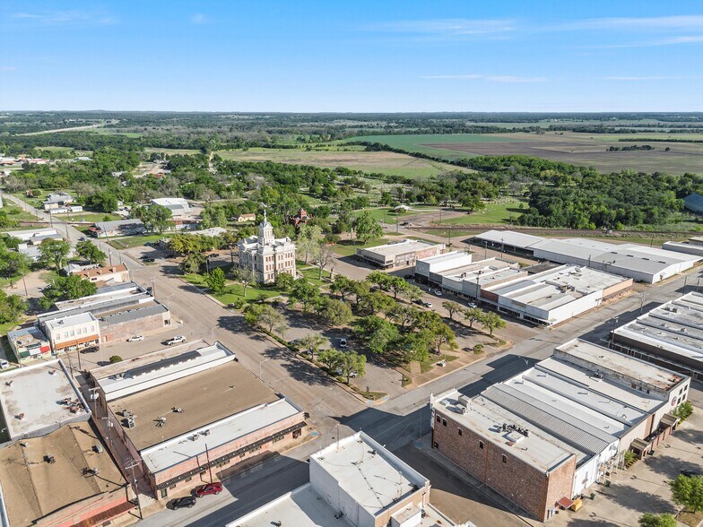 More Photos Of 107 W Main St, Cameron Storefront Retail Office For Sale