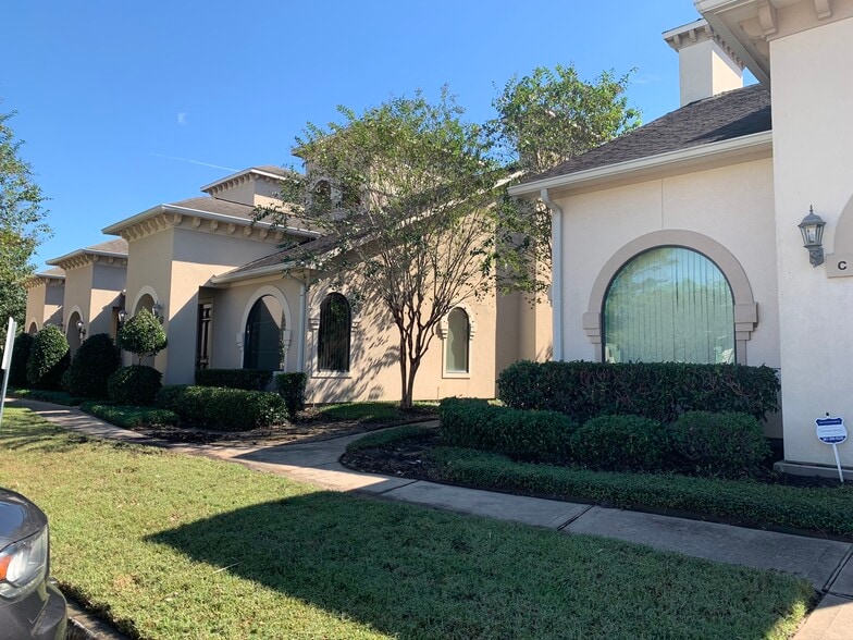 More Photos Of 12824 Willow Centre Dr, Houston Medical For Sale