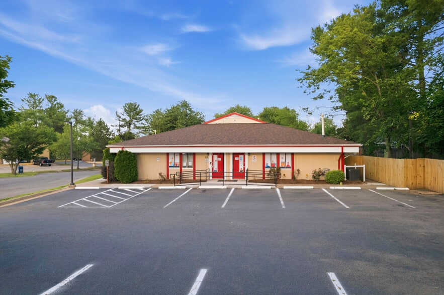 More Photos Of 83 Sugarland Run Dr, Sterling Daycare Center For Lease
