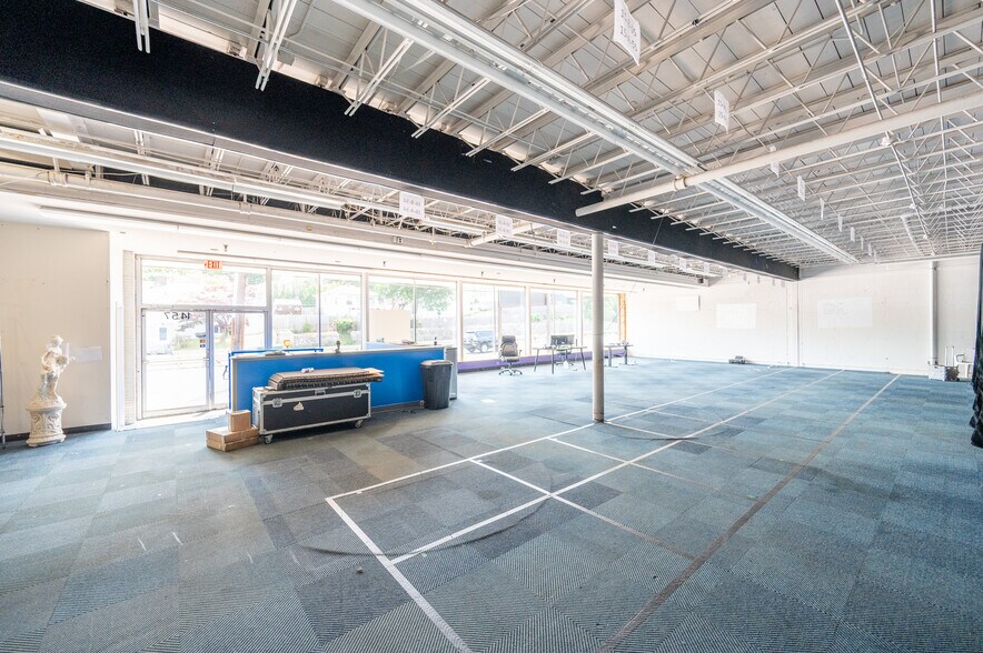 More Photos Of 1455-1457 VFW Pky, West Roxbury Storefront For Lease