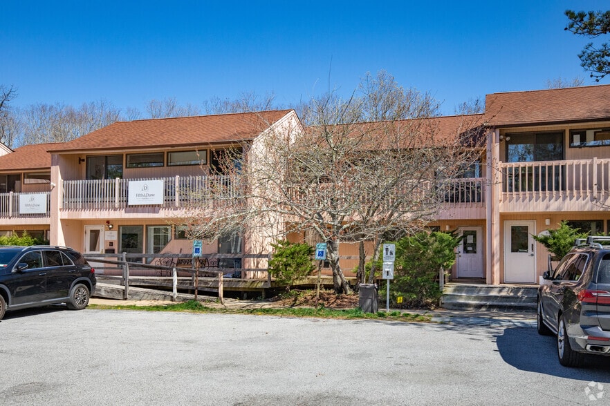 More Photos Of 16 Goodfriend Dr, East Hampton Office Residential For Lease