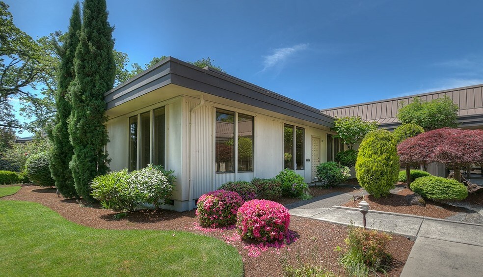 More Photos Of 1431-1449 Liberty St, Salem Office For Lease