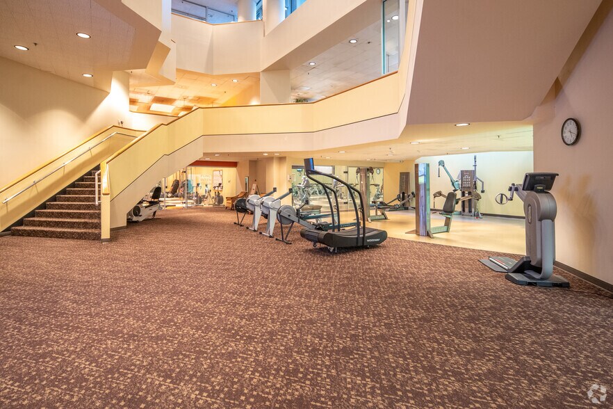 More Photos Of 301 Commerce St, Fort Worth Office For Lease