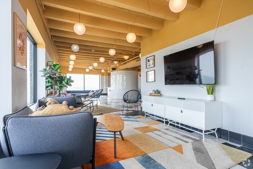 More Photos Of 6805 N Sheridan Rd, Chicago Apartments For Lease