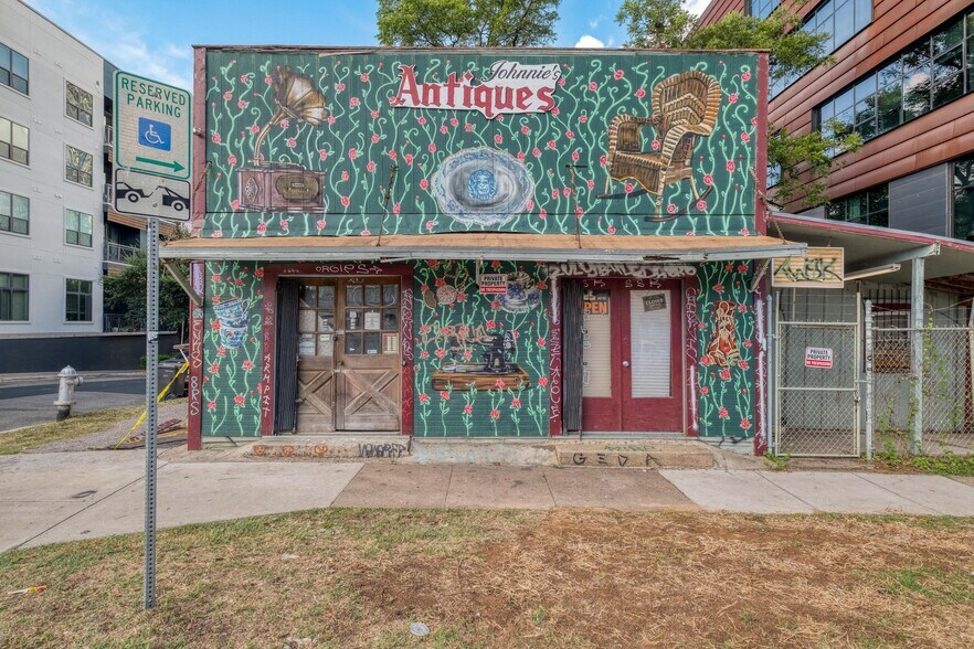 Primary Photo Of 911 E 6th St, Austin Freestanding For Sale