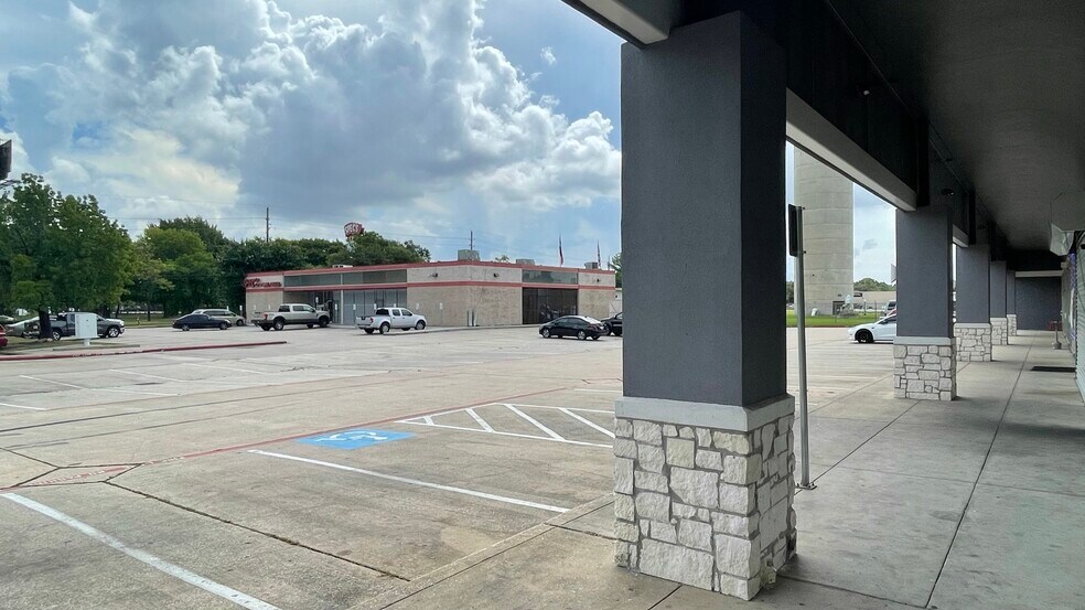 More Photos Of 13331 Kuykendahl Rd, Houston Unknown For Lease