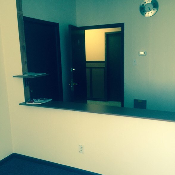 More Photos Of 9525 S 79th Ave, Hickory Hills Office For Lease