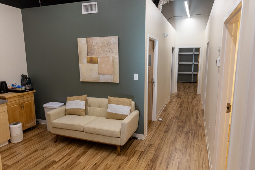 More Photos Of 7215 Ogden Business Ln, Wilmington Flex For Lease