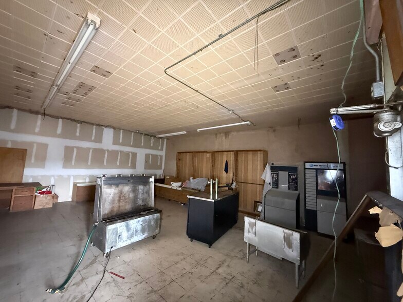 More Photos Of 1406 34th st, Waco General Retail For Lease