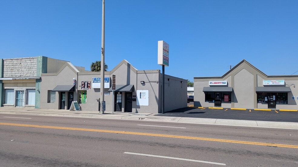 More Photos Of 829-835 8th Ave W, Palmetto Storefront For Lease
