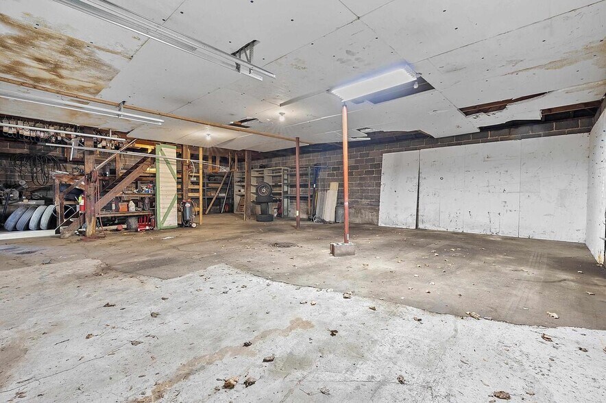 More Photos Of 201 E Green Bay St, Bonduel Service Station For Sale