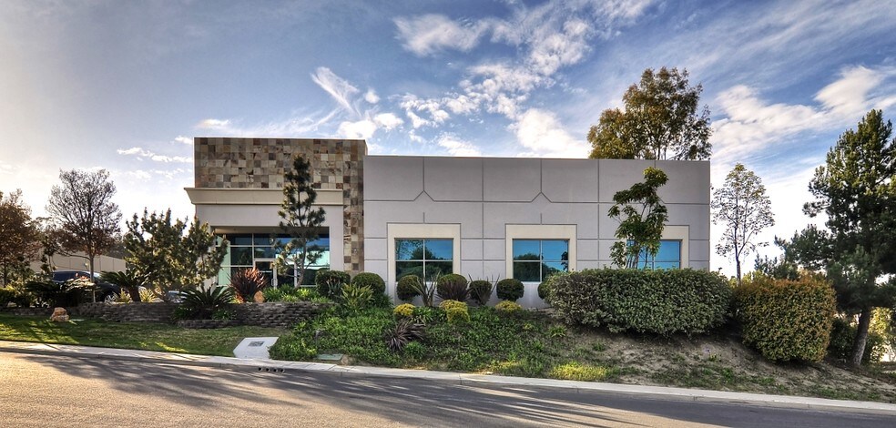 More Photos Of 100 Calle Iglesia, San Clemente Warehouse For Lease