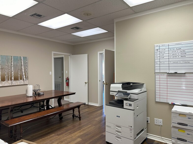 More Photos Of 901 N Mallard St, Palestine Medical For Sale