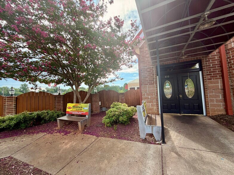 More Photos Of 200-208 W Fleming Dr, Morganton Unknown For Lease