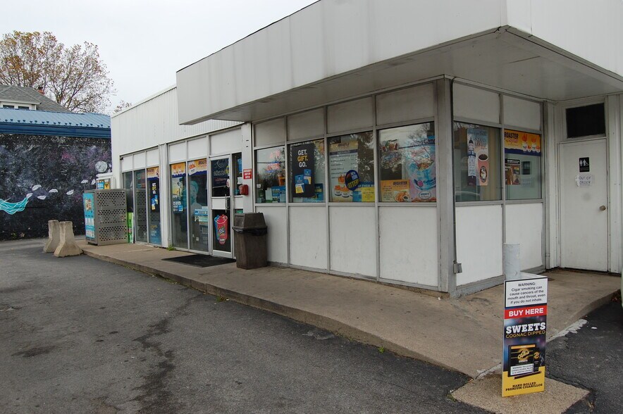 More Photos Of 100 W Main St, Batavia Convenience Store For Sale