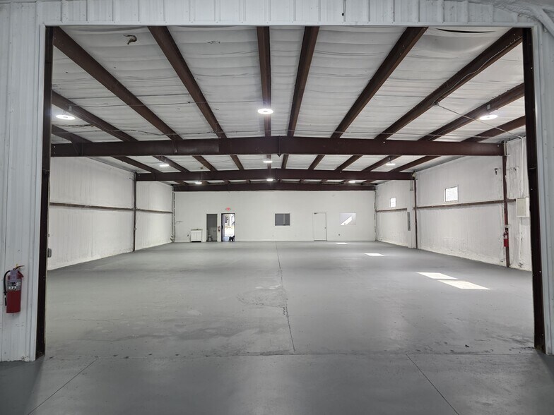 More Photos Of 8010 Anderson Rd, Tampa Warehouse For Lease