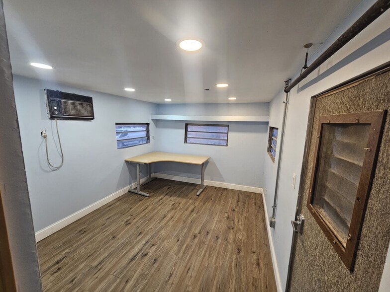 More Photos Of 100 Business St, Hyde Park Unknown For Lease