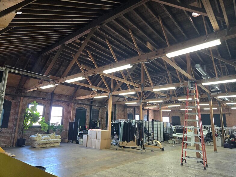 More Photos Of 714 Ducommun St, Los Angeles Manufacturing For Sale