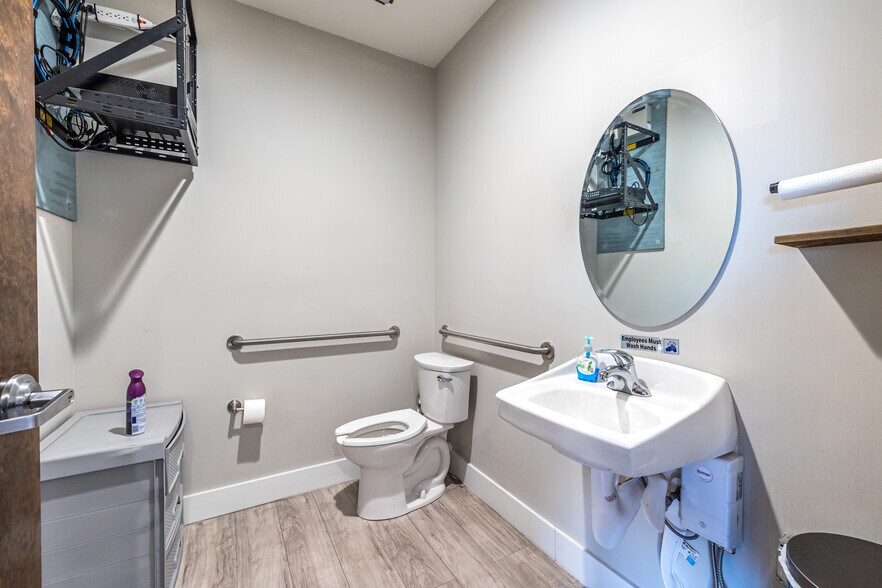 More Photos Of 4337 McBrayer Rd, Oakwood Warehouse For Sale