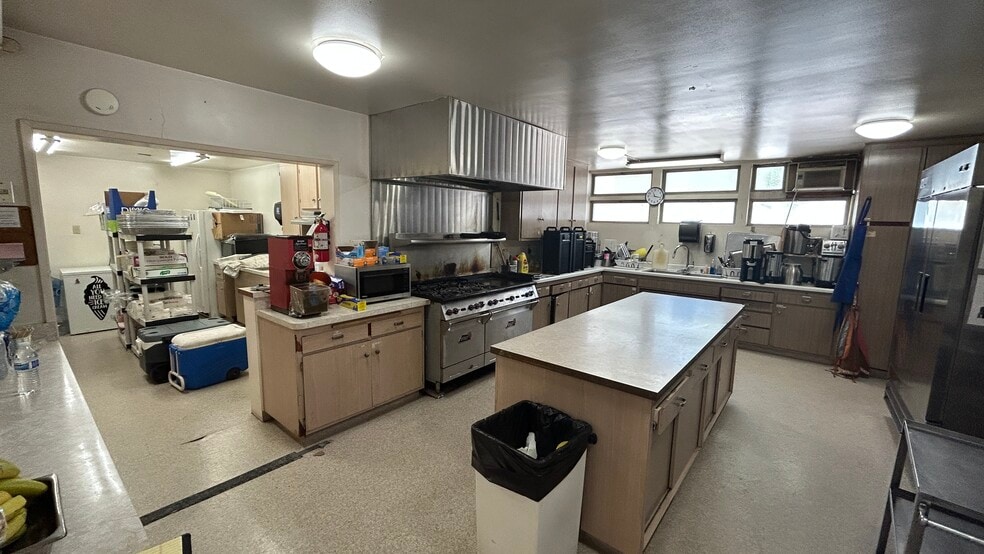 More Photos Of 701 W Broadway, Anaheim Religious Facility For Sale