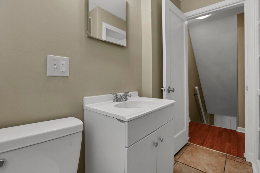 More Photos Of 1079 S James Rd, Columbus Apartments For Sale