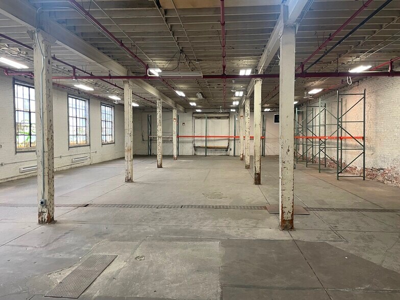 More Photos Of 1622 W Carroll Ave, Chicago Industrial For Sale