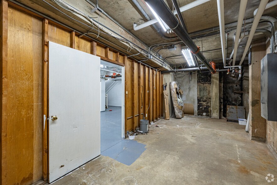 More Photos Of 201 N Wood Ave, Linden Bank For Lease