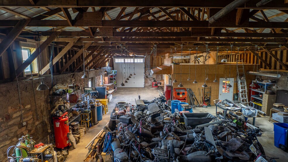 More Photos Of 105 E Couch St, Alton General Retail For Sale